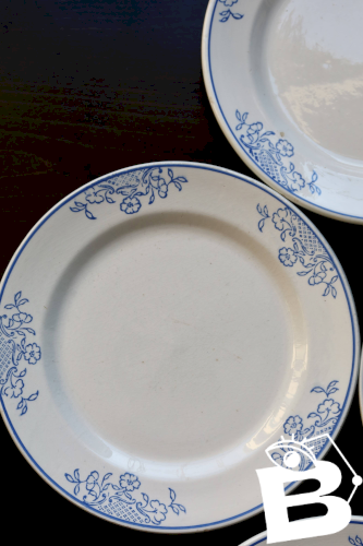 4 assiettes à dessert vintage faïence - Liseré bleu et motif fleuri