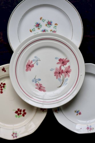 4 assiettes à dessert vintage fleuries dépareillées en faïence