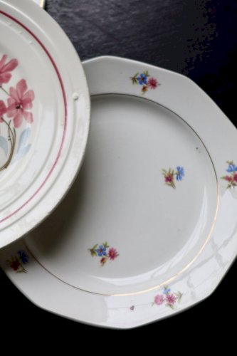 4 assiettes à dessert vintage fleuries dépareillées en faïence