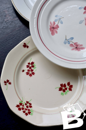 4 assiettes à dessert vintage fleuries dépareillées en faïence