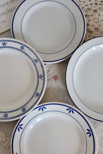 4 assiettes à dessert vintage porcelaine faience dépareillée bleue blanche