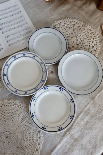 4 assiettes à dessert vintage porcelaine faience dépareillée bleue blanche