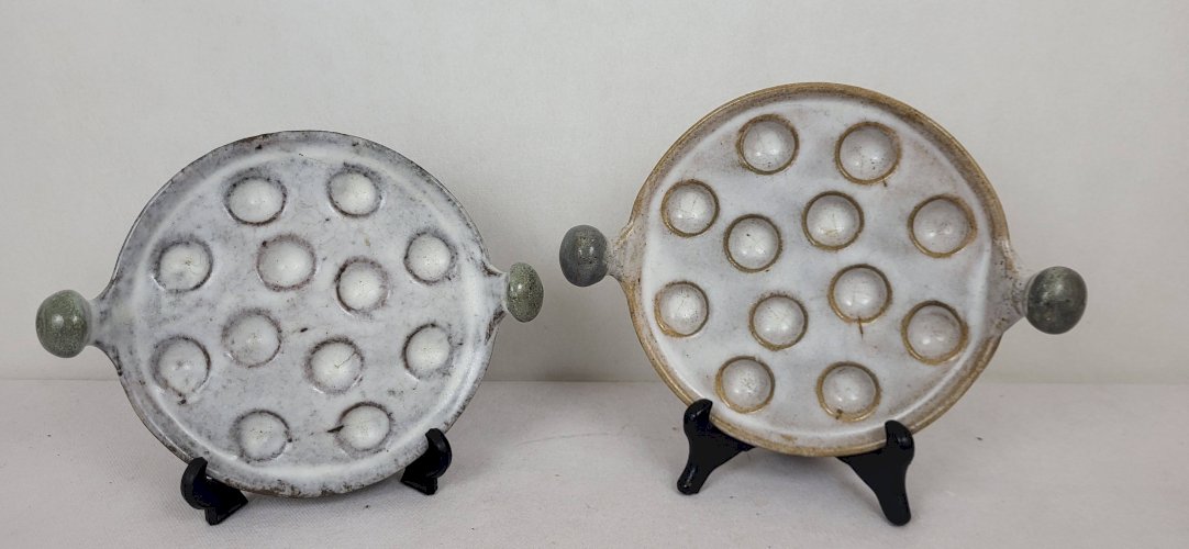 4 assiettes à escargots en grès