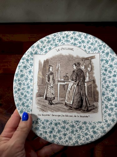 4 assiettes anciennes U&C Sarreguemines – Cyclisme, Automobilisme, Canotage – Assiettes parlantes – Fin XIXe début XXe