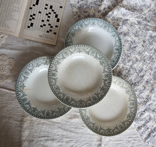 4 assiettes creuses anciennes terre de fer – Moulins des Loups, modèle Wilb