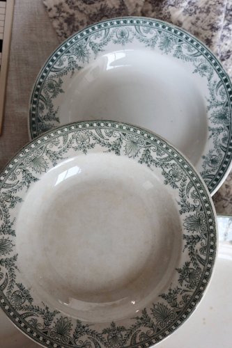4 assiettes creuses anciennes terre de fer – Moulins des Loups, modèle Wilb