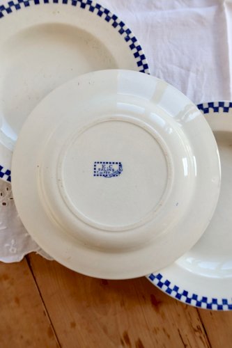 4 assiettes creuses anciennes terre de fer Salins - Modèle Damier