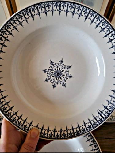 4 assiettes creuses Saint Amand, service Primax en terre de fer bleue, début 1900