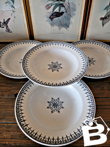 4 assiettes creuses Saint Amand, service Primax en terre de fer bleue, début 1900