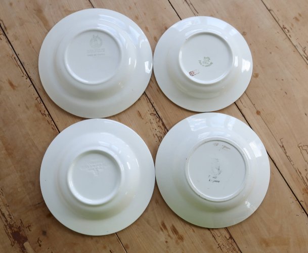 4 assiettes creuses vintage dépareillées porcelaine bleue et blanche