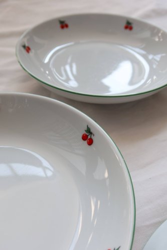 4 assiettes creuses vintage porcelaine – Motif cerises