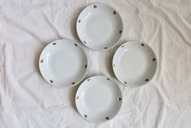 4 assiettes creuses vintage porcelaine – Motif cerises