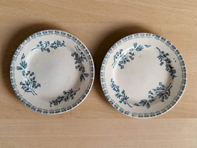 4 assiettes en faïence, Grigny — modèle  Muguet 