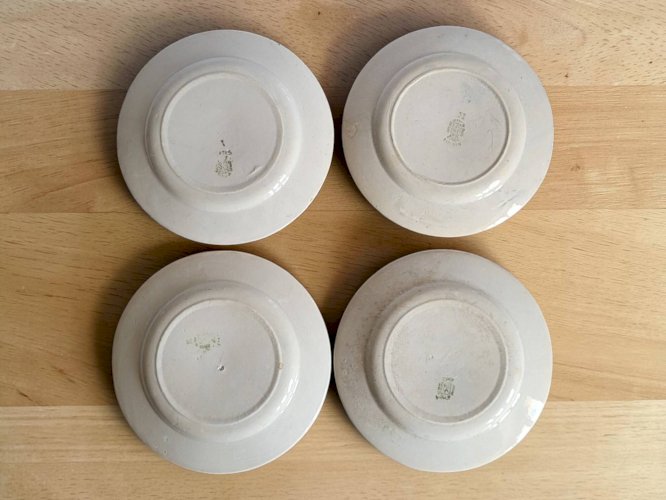 4 assiettes en faïence, Grigny — modèle  Muguet 