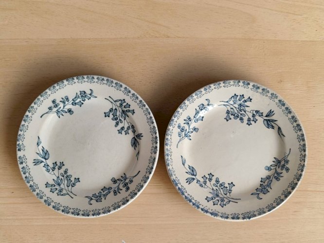4 assiettes en faïence, Grigny — modèle  Muguet 