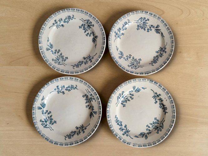 4 assiettes en faïence, Grigny — modèle  Muguet 