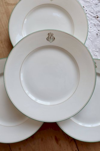 4 assiettes monogrammées anciennes en porcelaine de Limoges
