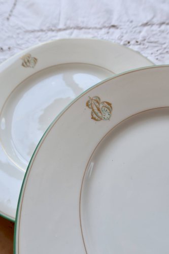 4 assiettes monogrammées anciennes en porcelaine de Limoges