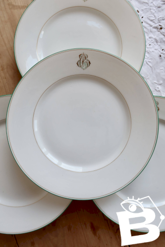 4 assiettes monogrammées anciennes en porcelaine de Limoges