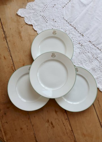 4 assiettes monogrammées anciennes en porcelaine de Limoges