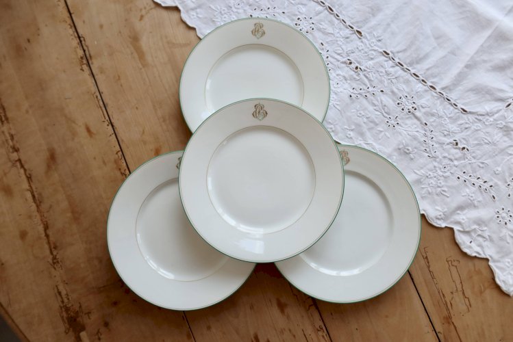 4 assiettes monogrammées anciennes en porcelaine de Limoges