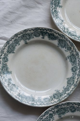 4 assiettes plates anciennes terre de fer – Modèle Argenton Saint Amand