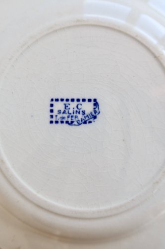 4 assiettes plates anciennes terre de fer Salins – Modèle Damier