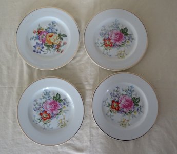  4 Assiettes plates porcelaine de Limoges décor fleurs  325112