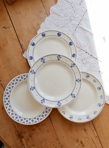 4 assiettes plates vintage  dépareillées - Lot Cutie II