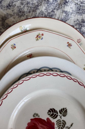 4 assiettes plates vintage dépareillées motif fleuri - Lot Rosa