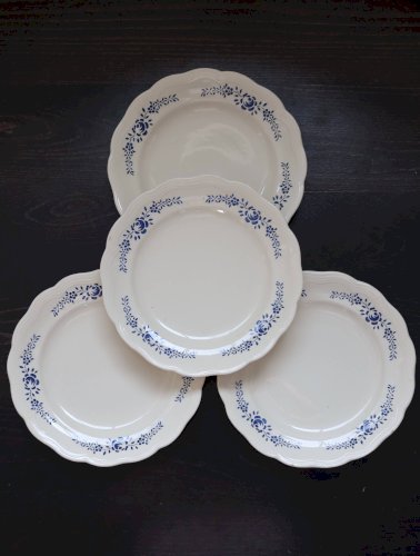 4 assiettes plates vintage en faïence banche et bleue - Décor fleuri