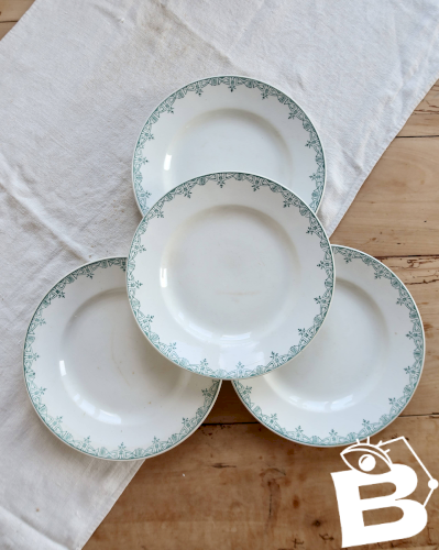 4 assiettes plates vintage en terre de fer Saint-Amand – Modèle 4004