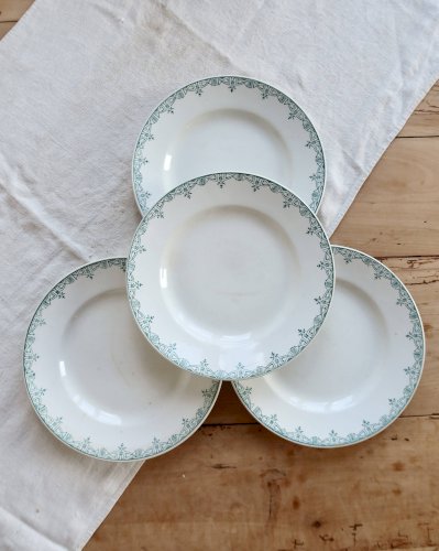 4 assiettes plates vintage en terre de fer Saint-Amand – Modèle 4004
