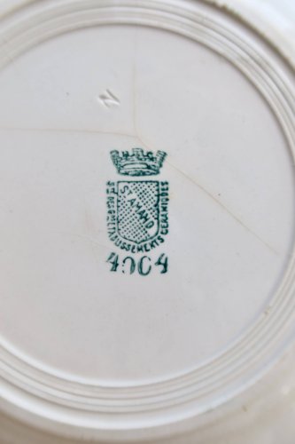4 assiettes plates vintage en terre de fer Saint-Amand – Modèle 4004