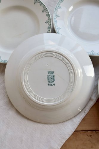 4 assiettes plates vintage en terre de fer Saint-Amand – Modèle 4004