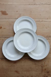 4 assiettes plates vintage faïence de Gien – Motif pois noirs