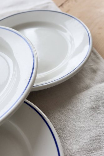 4 assiettes plates vintage Pyroblan Sarreguemines – Liseré bleu style bistr