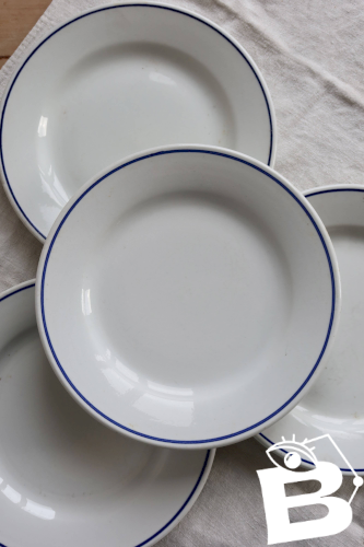 4 assiettes plates vintage Pyroblan Sarreguemines – Liseré bleu style bistr