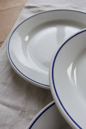 4 assiettes plates vintage Pyroblan Sarreguemines – Liseré bleu style bistr