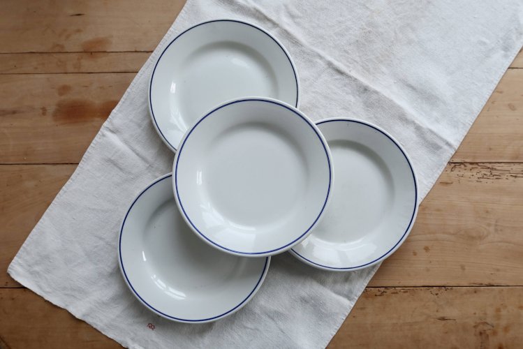 4 assiettes plates vintage Pyroblan Sarreguemines – Liseré bleu style bistr