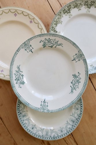 4 assiettes plates vintage terre de fer dépareillées - Tons verts