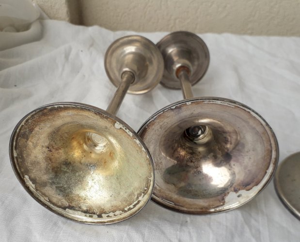 4 bougeoirs en métal