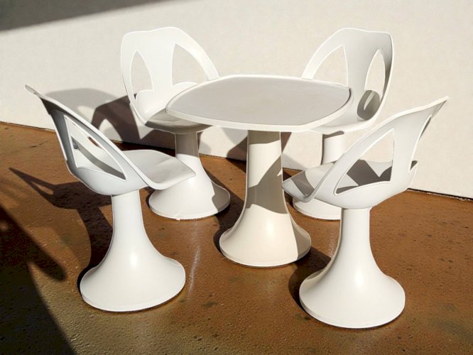 4 chaises et 1 Tabel Space Age 1960s