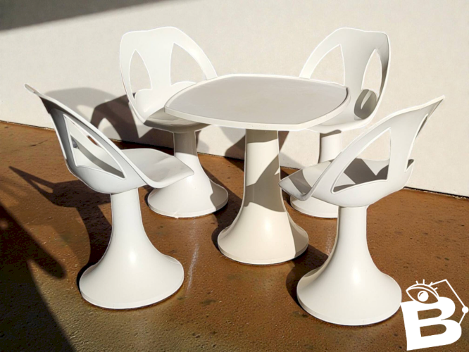 4 chaises et 1 Tabel Space Age 1960s