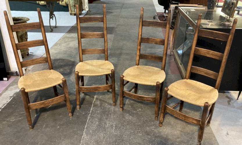 4 chaises paillées modernistes 