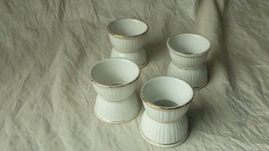 4 COQUETIERS DIABOLO EN PORCELAINE MODELE CÔTELÉ *