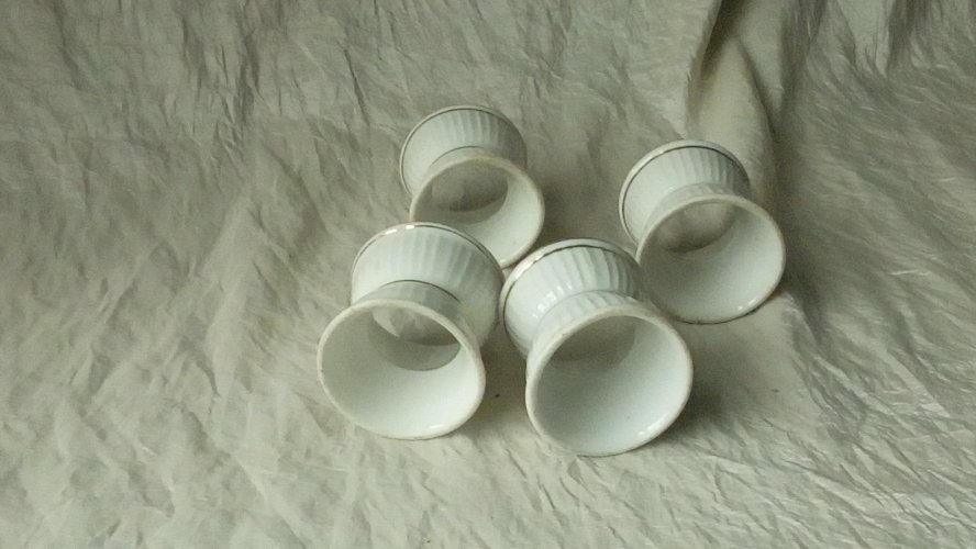 4 COQUETIERS DIABOLO EN PORCELAINE MODELE CÔTELÉ *