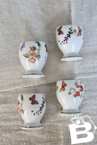 4 coquetiers vintage porcelaine – Motifs fruits & papillons
