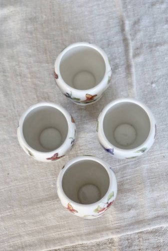 4 coquetiers vintage porcelaine – Motifs fruits & papillons