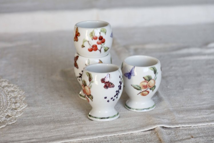 4 coquetiers vintage porcelaine – Motifs fruits & papillons